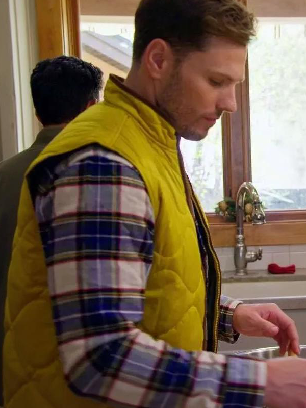 Craig Geoghan Vest Finding Mr. Christmas S02