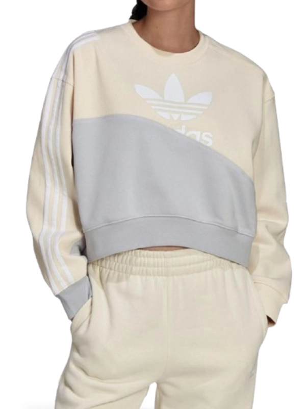 TV-Series-The-Princess-Diaries-S01-Emily-Sweater