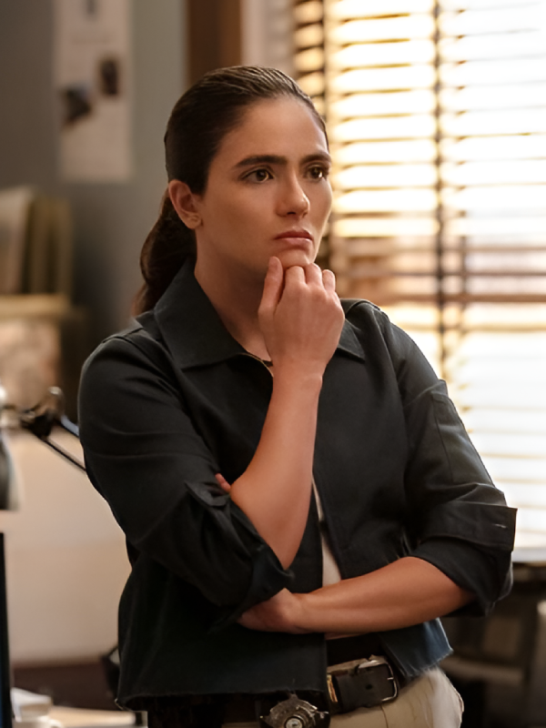 Arienne-Mandi-Chicago-PD-S13-Eva-Imani-Cropped-Black