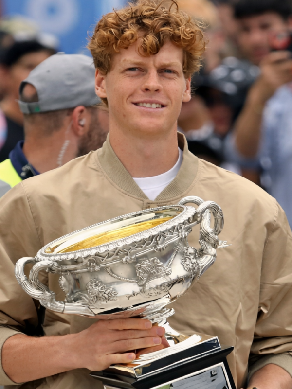 Australian-Open-2026-Jannik-Sinner-Beige-Jacket