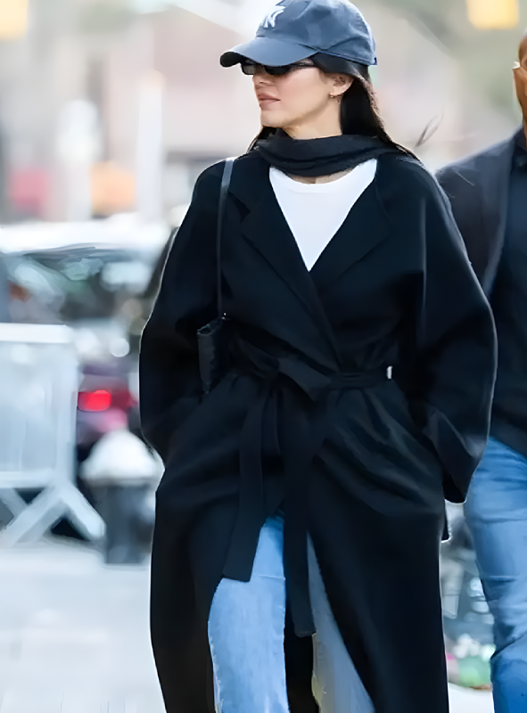 Kendall-Jenner-SoHo-Black-Wrap-Coat