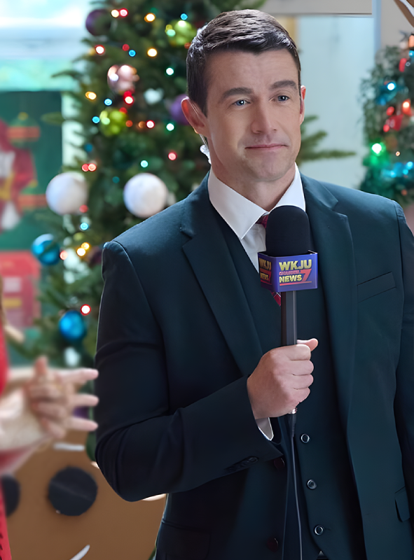 Robert-Buckley-Merry-Christmas-Ted-Cooper-Blazer