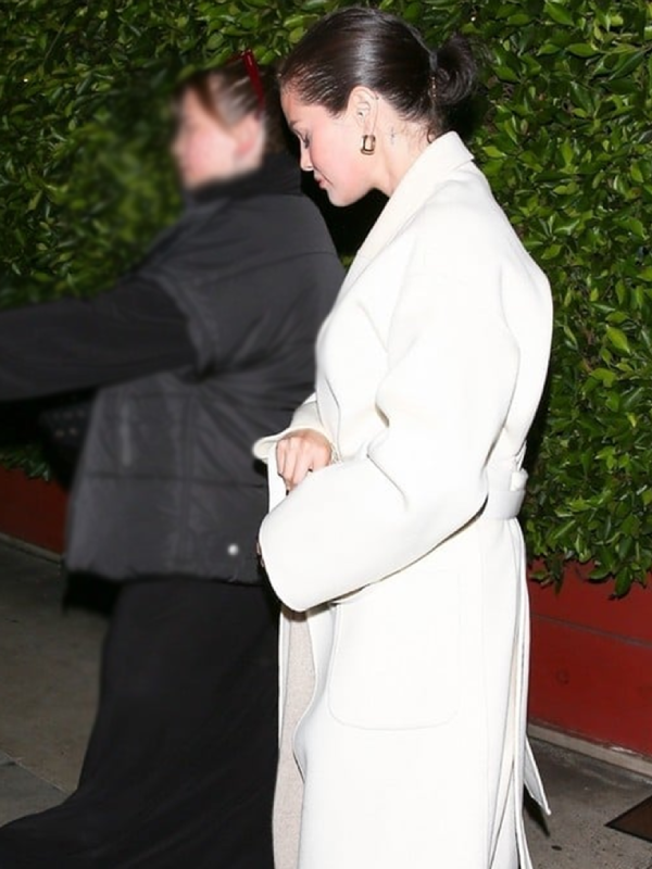 Selena-Gomez-Baldi-Coat