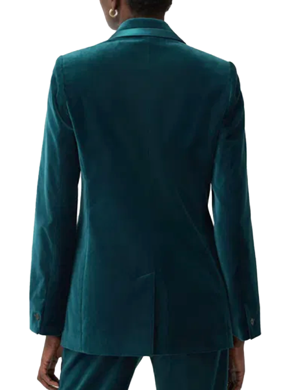 The-Celebrity-Traitors-S01-Claudia-Winkleman-Blazer