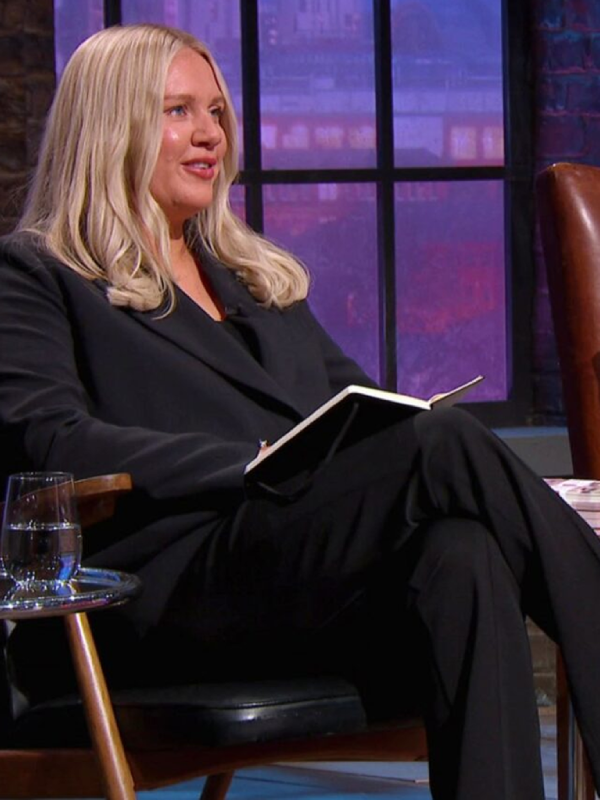 Dragons-Den-S23-TV-Jenna-Meek-Black-Blazer