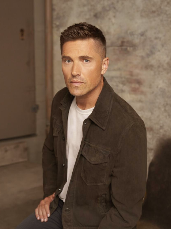 The-Rookie-S08-Promo-Eric-Winter-Jacket