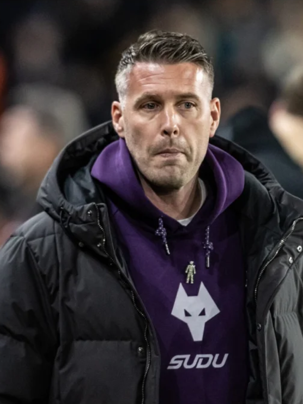 Coach-Rob-Edwards-Wolverhampton-Wanderers-FC-Black-Hooded-Puffer-Jacket