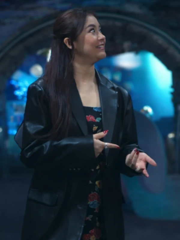 XO Kitty S03 Kitty Black Leather Blazer 1